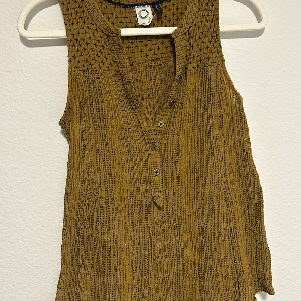 Anthropologie Akemi + Kin Mustard Textured Sleeveless Blouse - Size 4